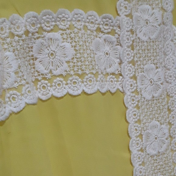 Womens Yellow Sleeveless Top Finn And Clover Size Medium Ivory Sheer Embroidered - Picture 2 of 4